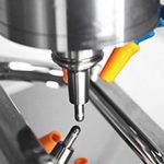 What are the elements of choosing a five-axis machining center?